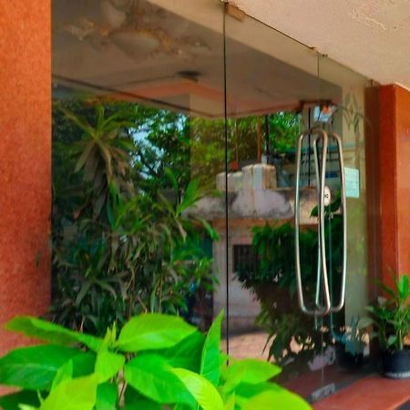 Hotel Manhattan Chennai Esterno foto