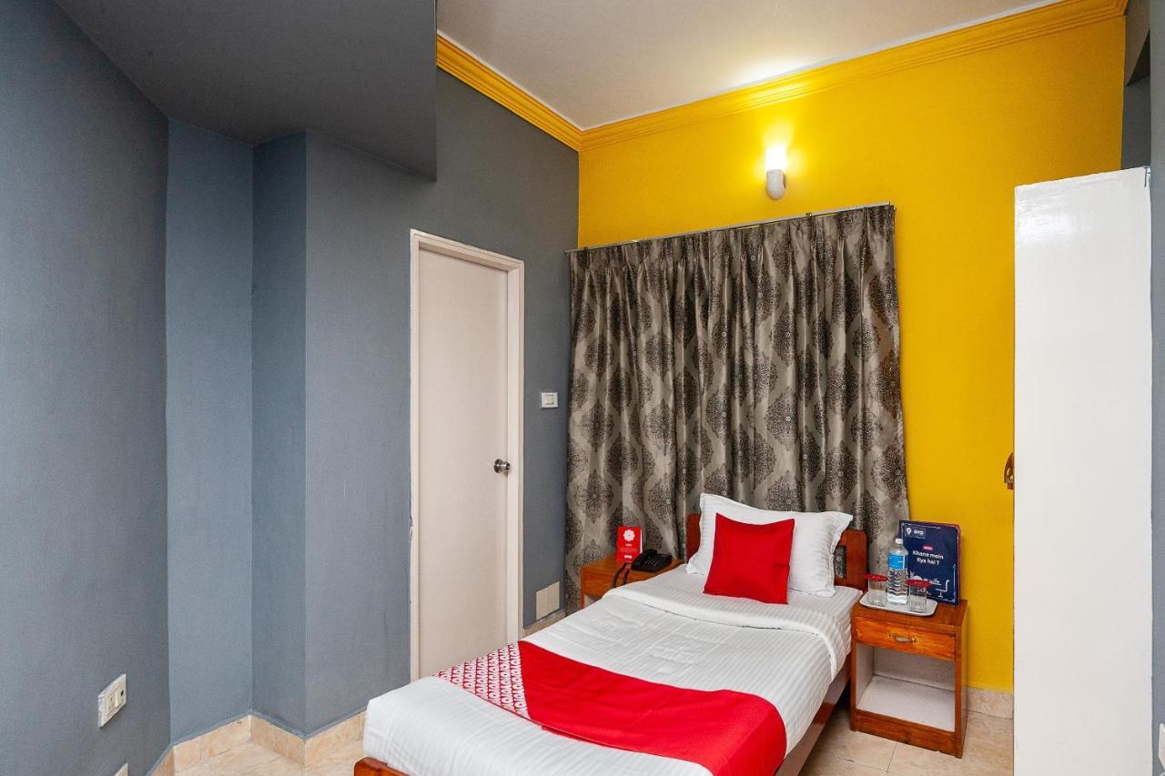 Hotel Manhattan Chennai Esterno foto