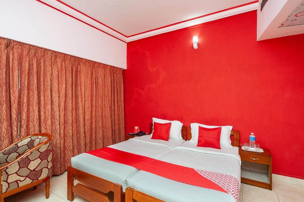 Hotel Manhattan Chennai Esterno foto