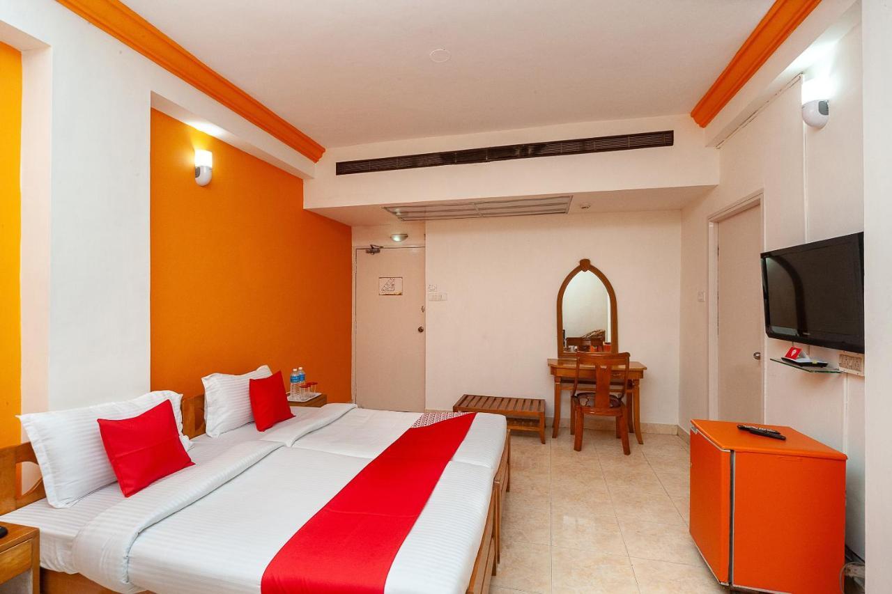 Hotel Manhattan Chennai Esterno foto