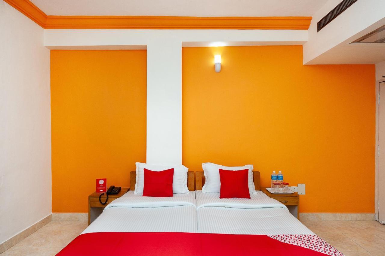 Hotel Manhattan Chennai Esterno foto