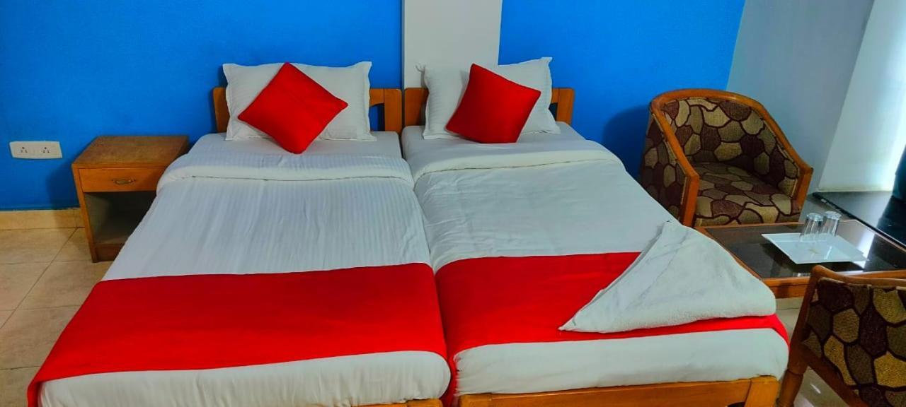 Hotel Manhattan Chennai Esterno foto