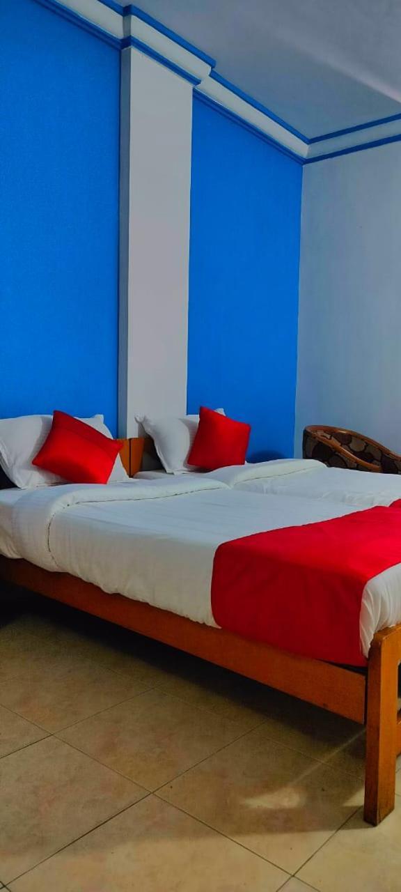 Hotel Manhattan Chennai Esterno foto