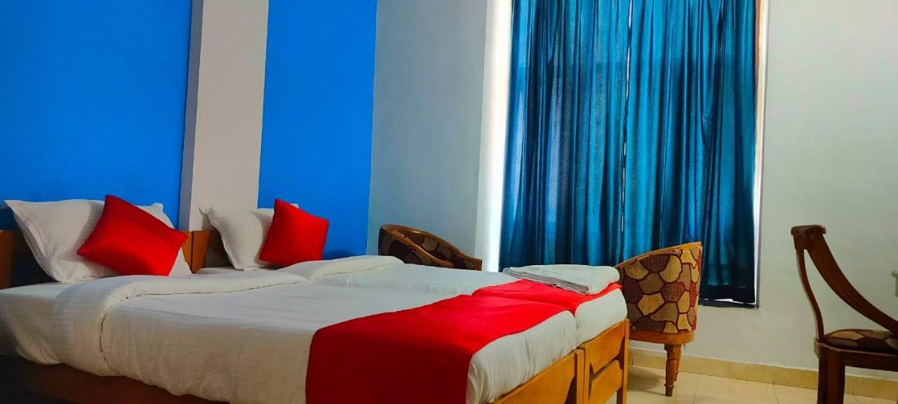 Hotel Manhattan Chennai Esterno foto