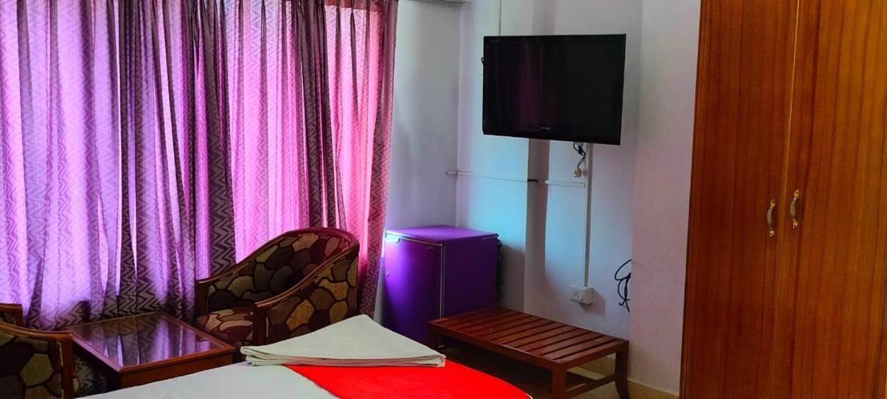 Hotel Manhattan Chennai Esterno foto