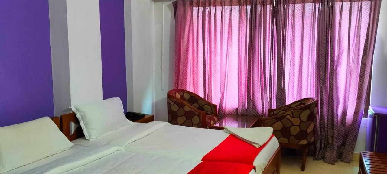 Hotel Manhattan Chennai Esterno foto