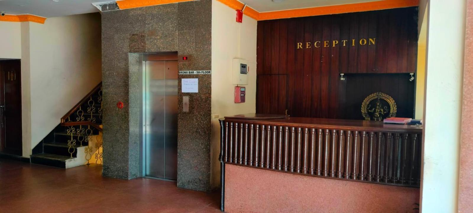 Hotel Manhattan Chennai Esterno foto