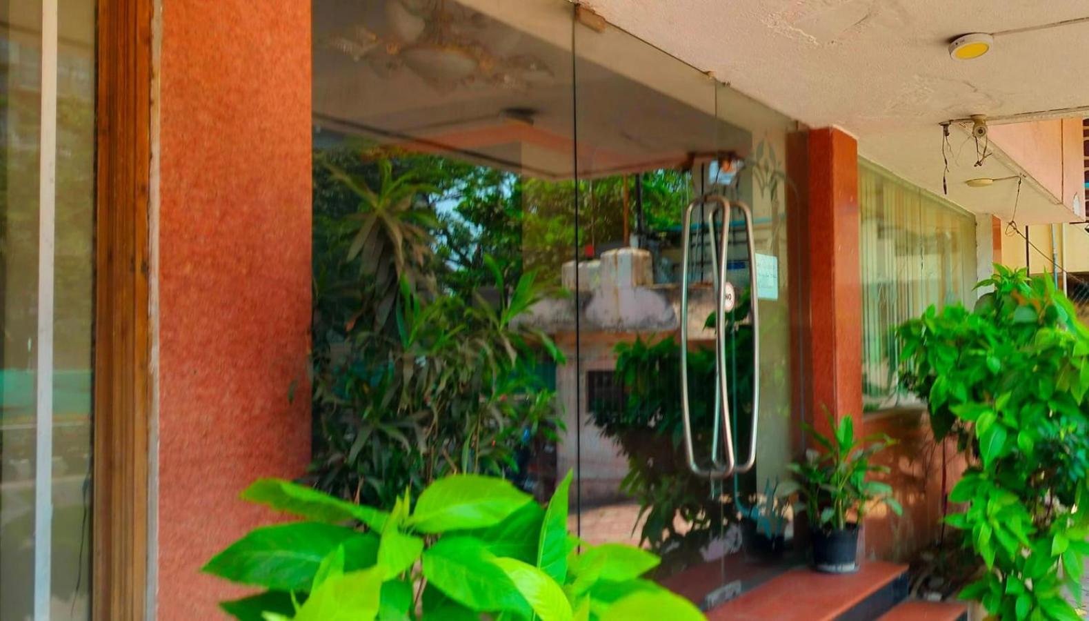Hotel Manhattan Chennai Esterno foto