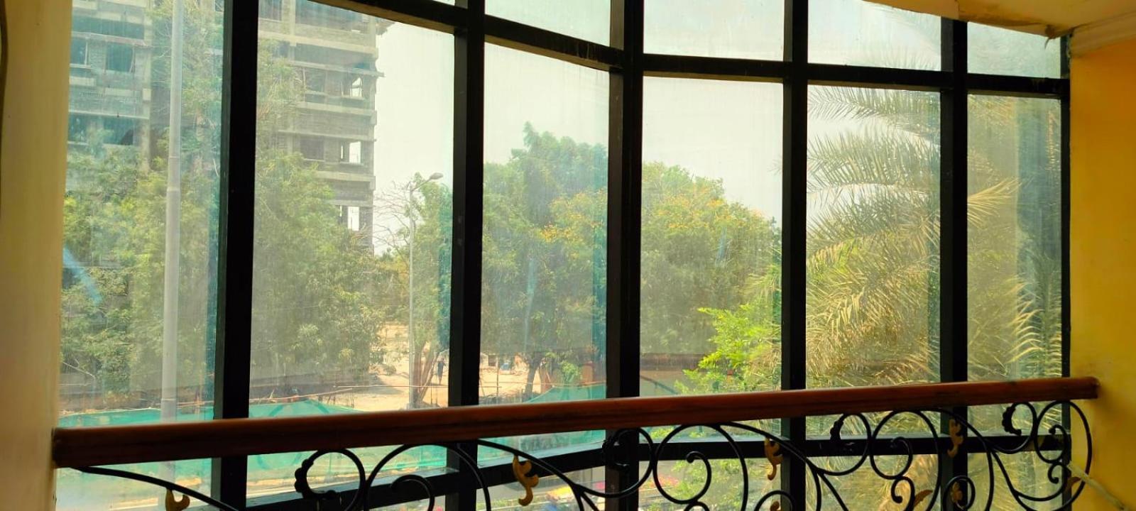 Hotel Manhattan Chennai Esterno foto