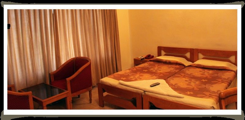 Hotel Manhattan Chennai Esterno foto